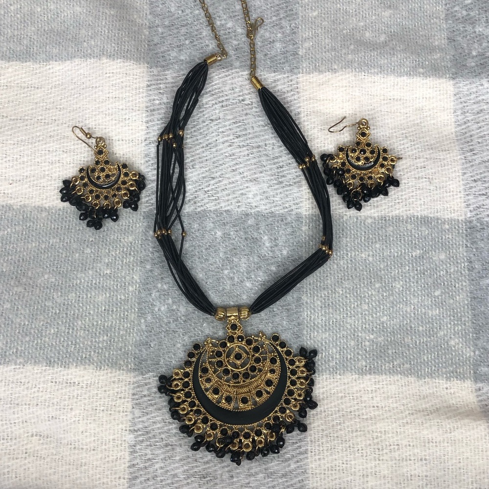 Indian fashion jewelry necklace and earring set